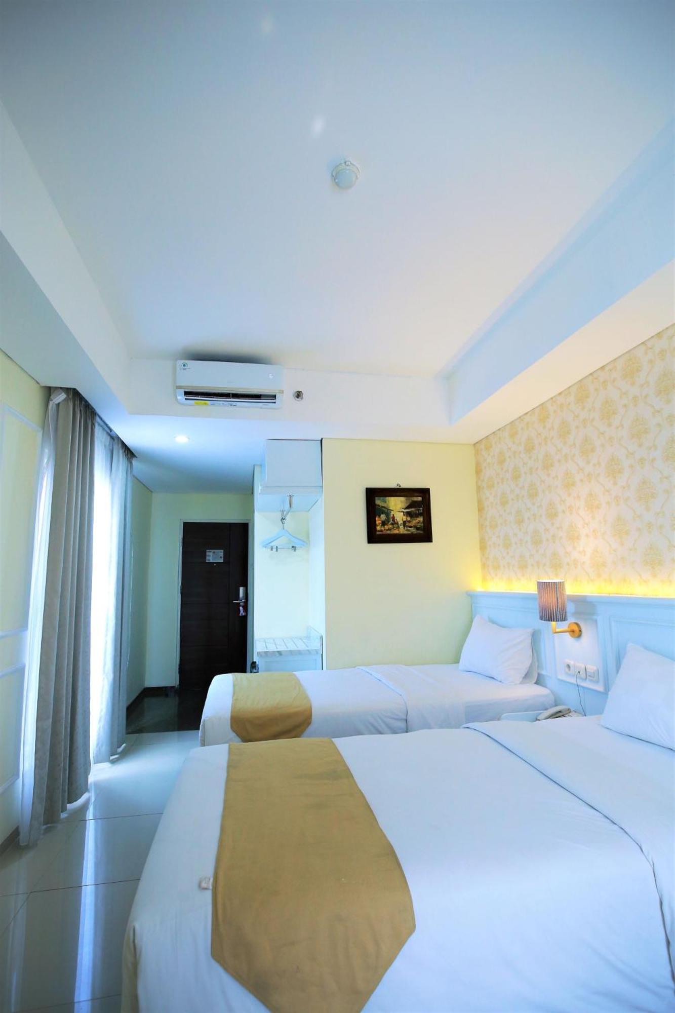 The Cube Hotel Malioboro, Azana Hotels Collection Yogyakarta Exterior photo